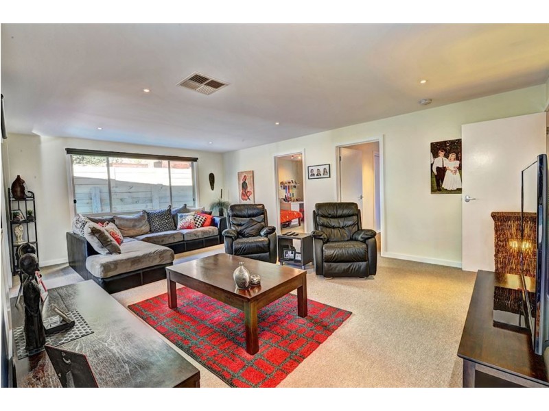 8 Bergs Lane, Mount Helen VIC 3350