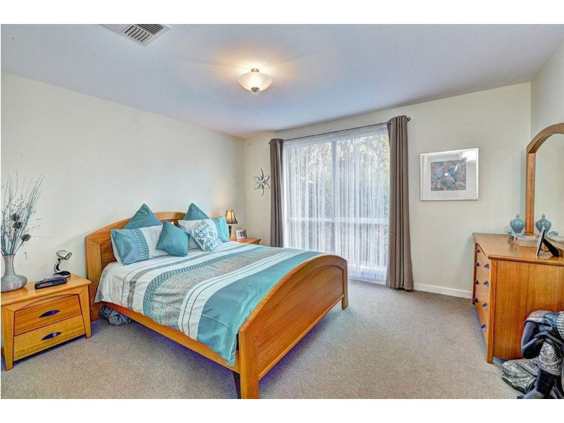 8 Bergs Lane, Mount Helen VIC 3350