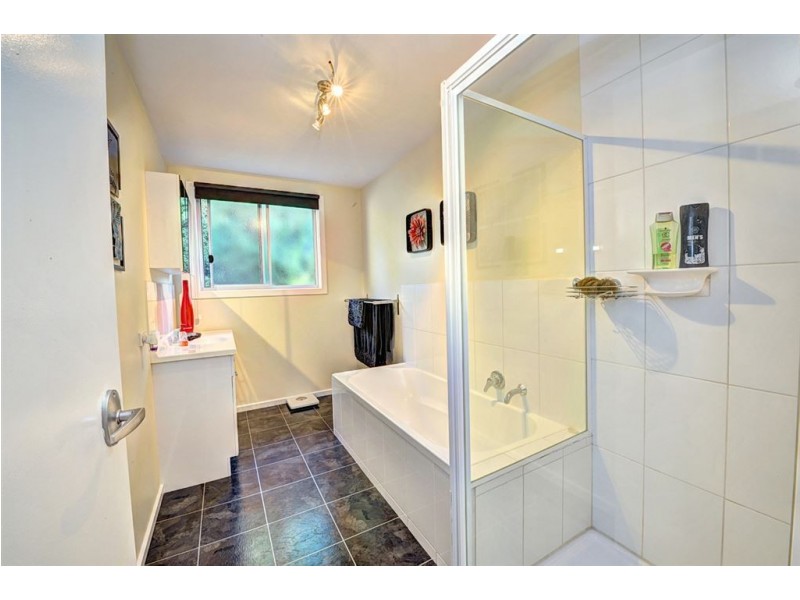 8 Bergs Lane, Mount Helen VIC 3350