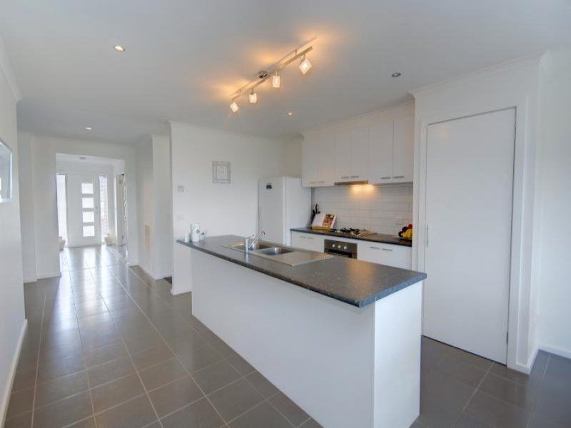 16 Waterside Close, Miners Rest VIC 3352