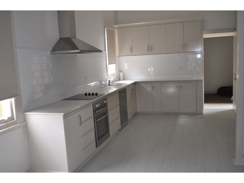 8 Nightingale Street, Newington VIC 3350