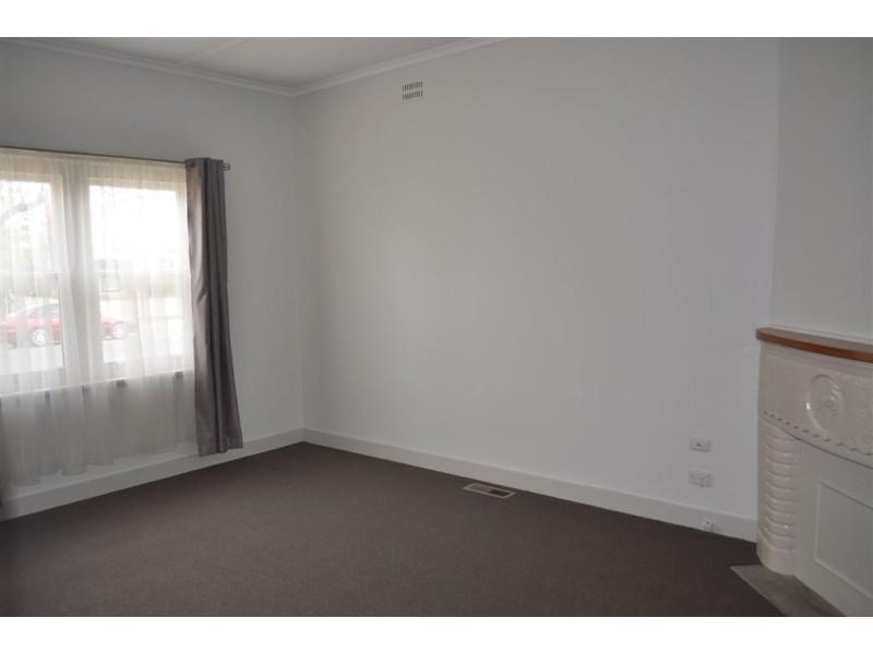 8 Nightingale Street, Newington VIC 3350