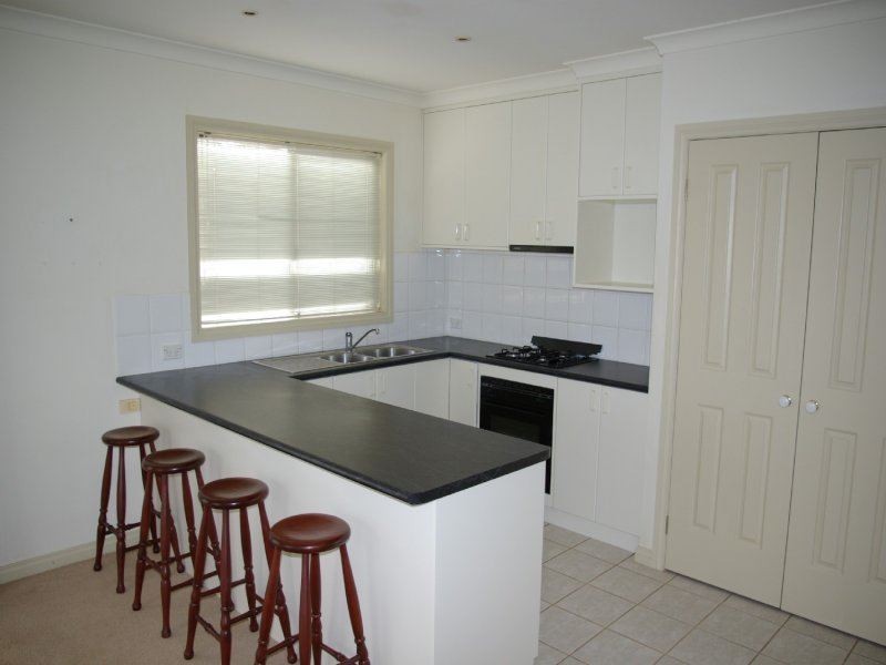 2/4 Learmonth Street, Alfredton VIC 3350