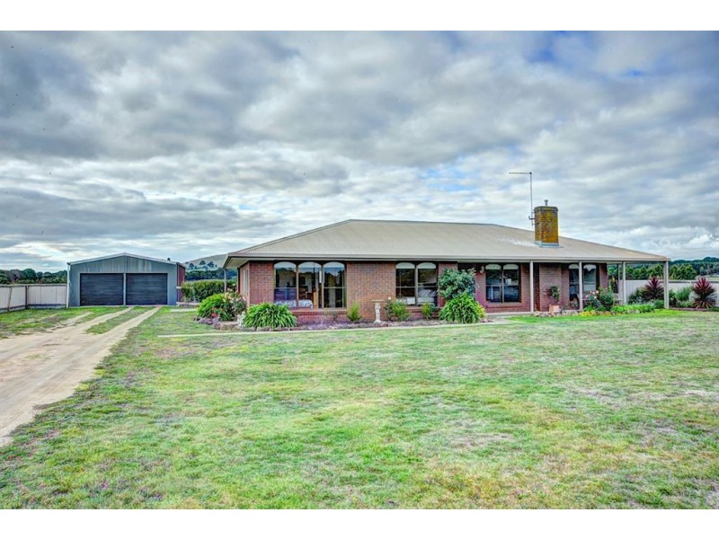 81 Sharpes Road, Miners Rest VIC 3352