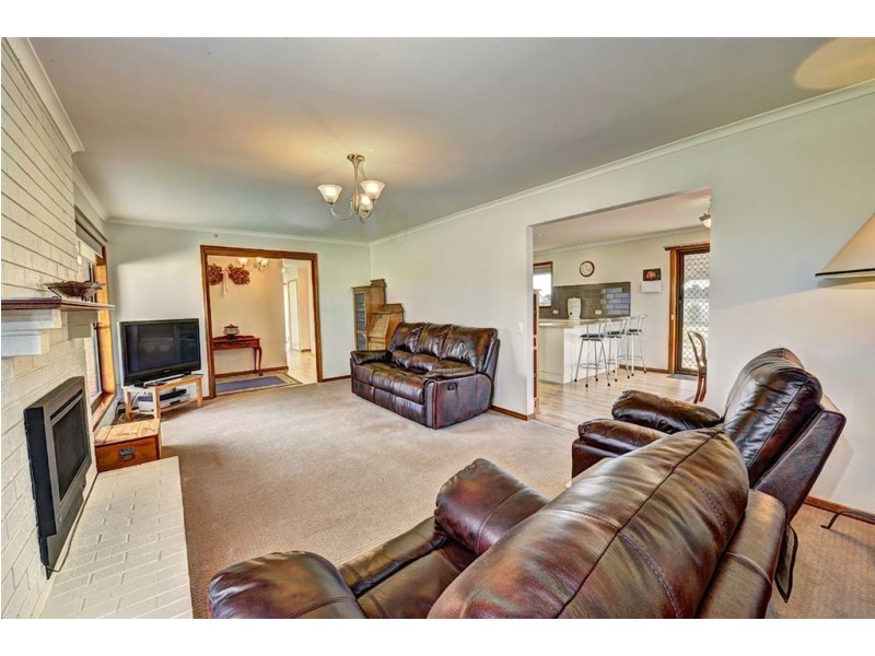 81 Sharpes Road, Miners Rest VIC 3352