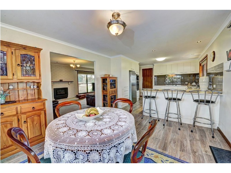 81 Sharpes Road, Miners Rest VIC 3352