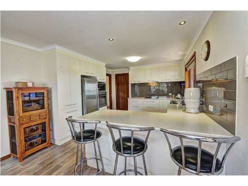 81 Sharpes Road, Miners Rest VIC 3352