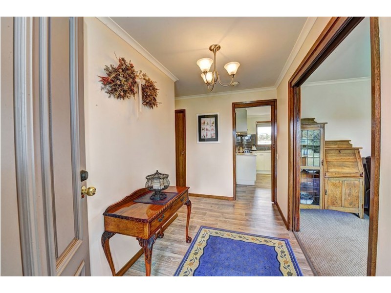 81 Sharpes Road, Miners Rest VIC 3352