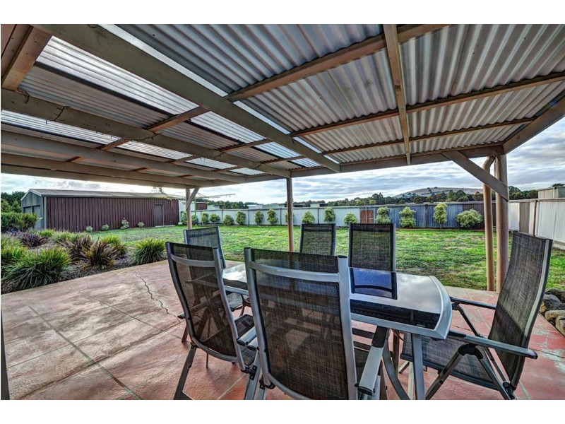 81 Sharpes Road, Miners Rest VIC 3352