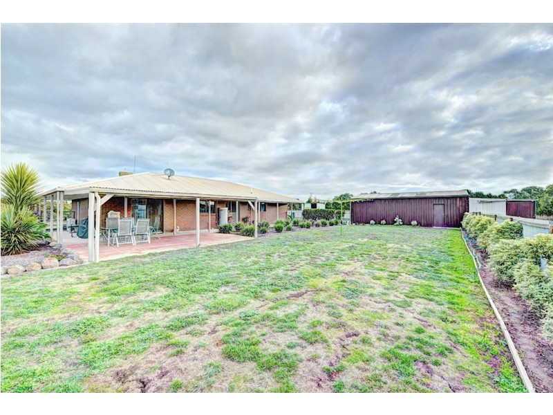 81 Sharpes Road, Miners Rest VIC 3352