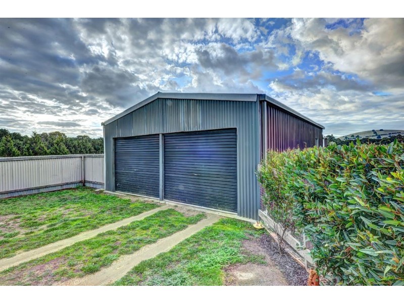 81 Sharpes Road, Miners Rest VIC 3352