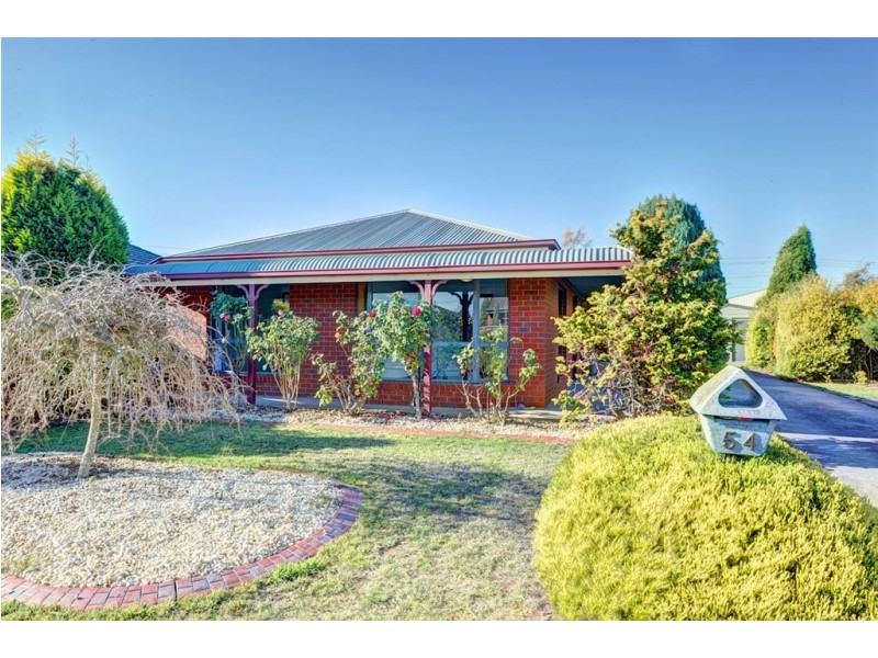 54 Rowan Parade, Wendouree VIC 3355