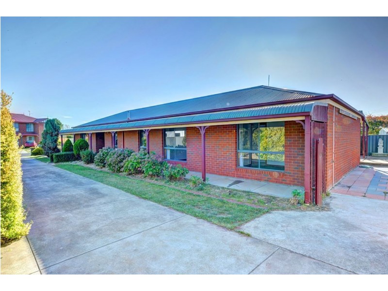 54 Rowan Parade, Wendouree VIC 3355