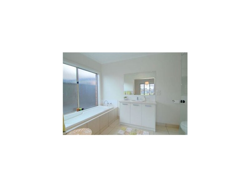 42 Lawrie Drive, Alfredton VIC 3350