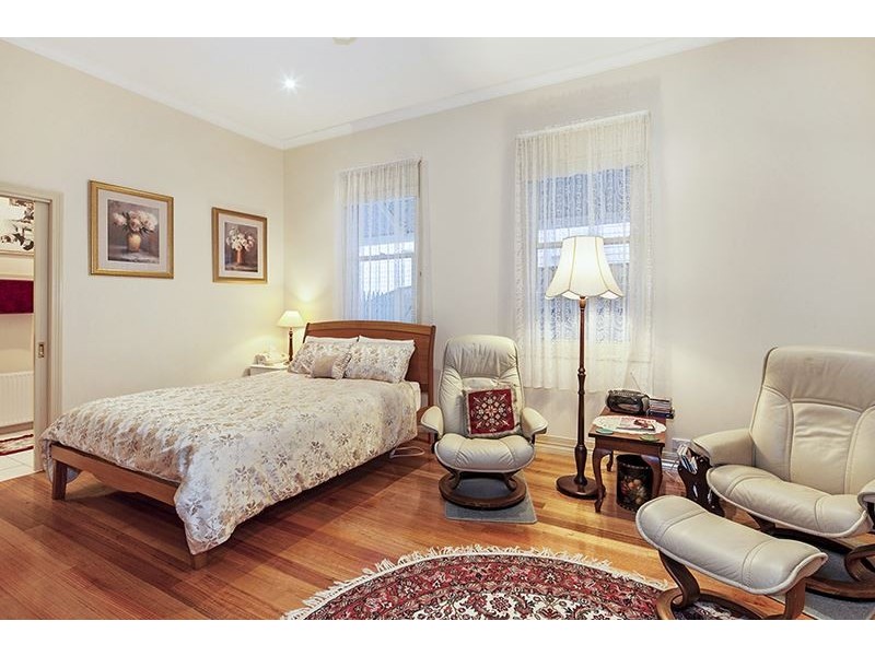 12 Clarendon Street, Soldiers Hill VIC 3350