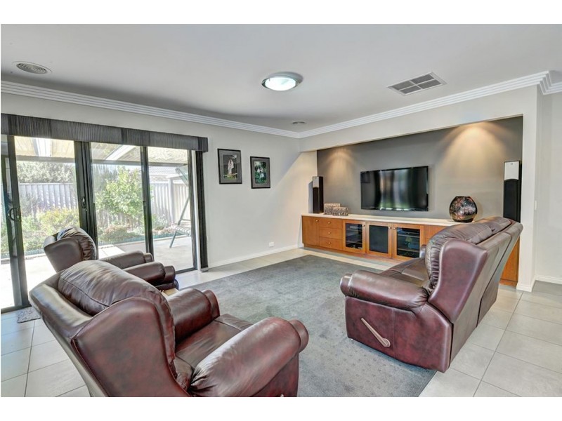 5 Carnaby Way, Canadian VIC 3350