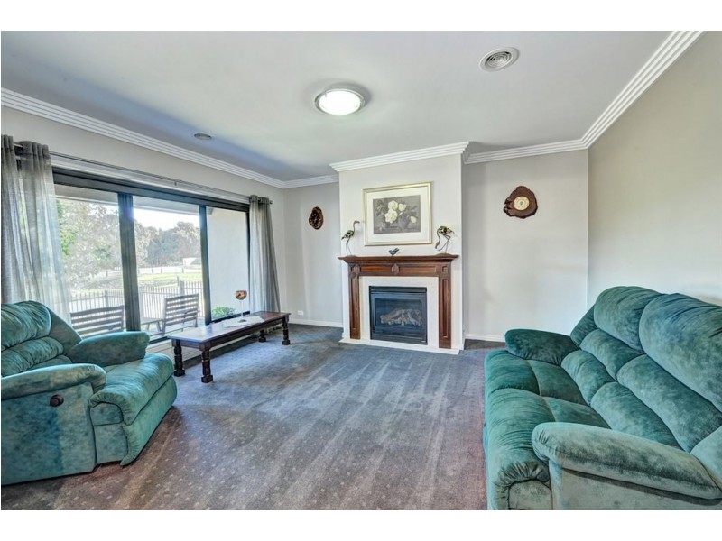 5 Carnaby Way, Canadian VIC 3350