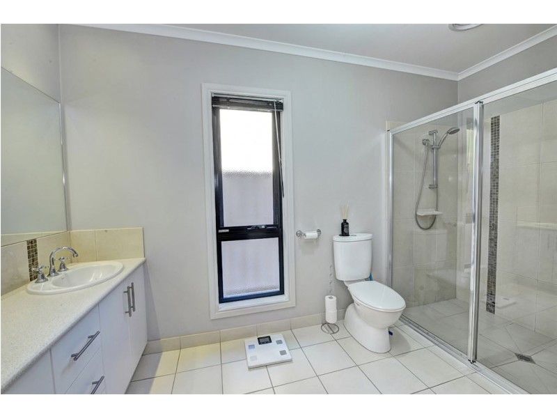 5 Carnaby Way, Canadian VIC 3350