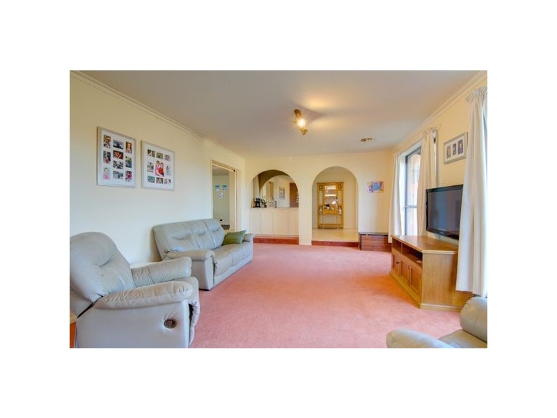 118 Warrina Drive, Delacombe VIC 3356