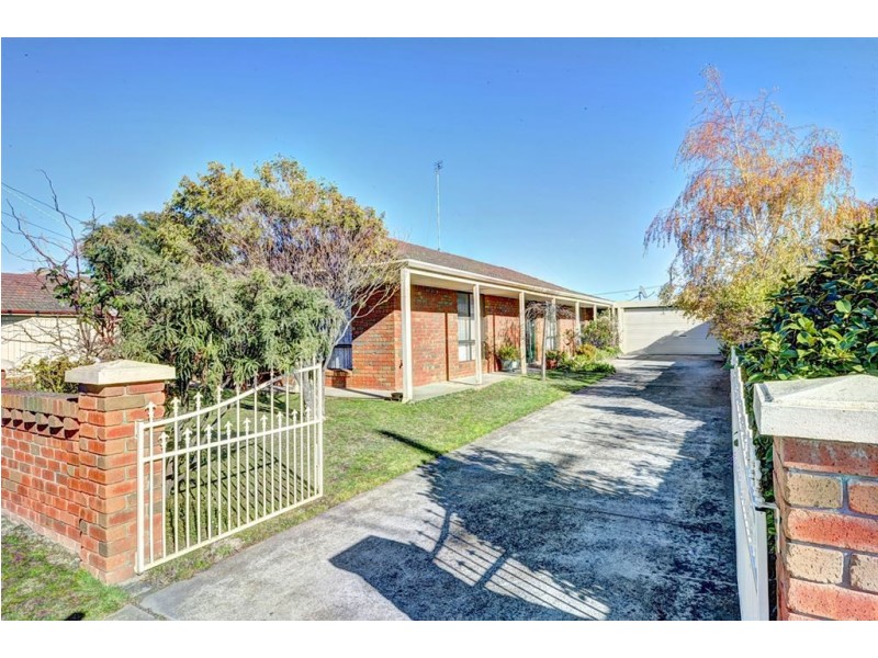 27 Molbray Street, Wendouree VIC 3355