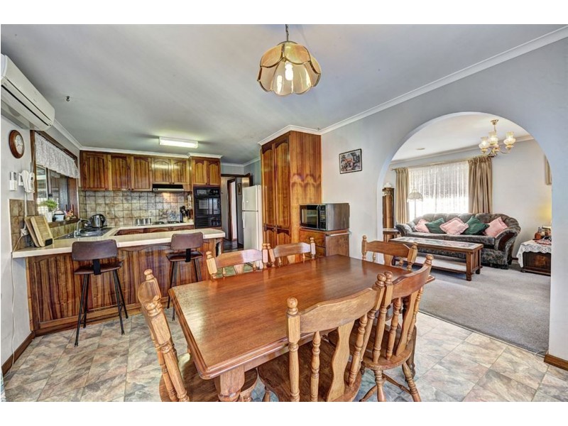 27 Molbray Street, Wendouree VIC 3355