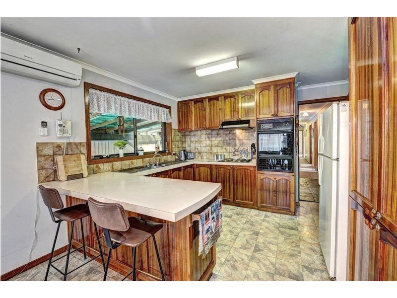 27 Molbray Street, Wendouree VIC 3355