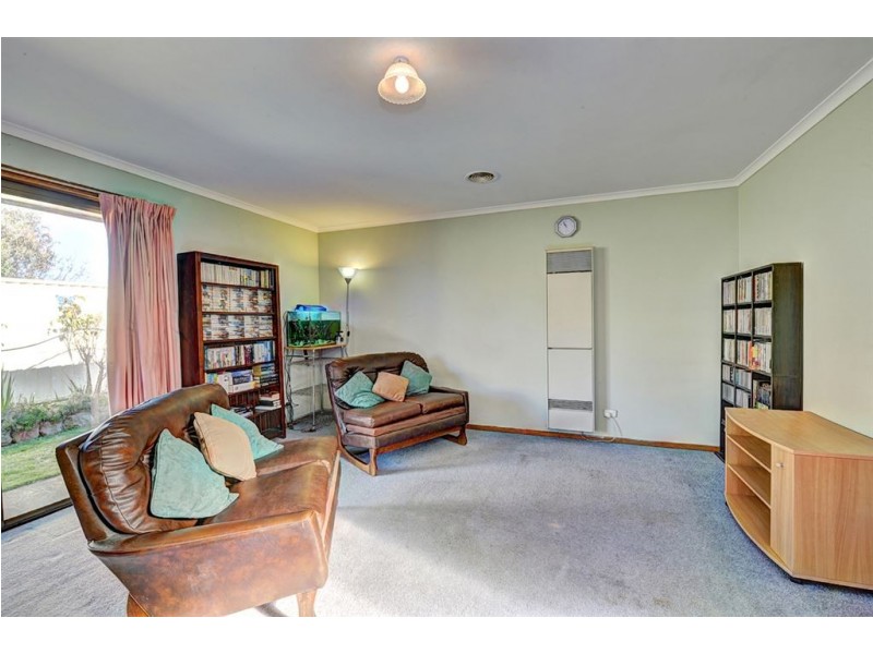 27 Molbray Street, Wendouree VIC 3355