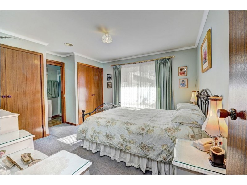 27 Molbray Street, Wendouree VIC 3355