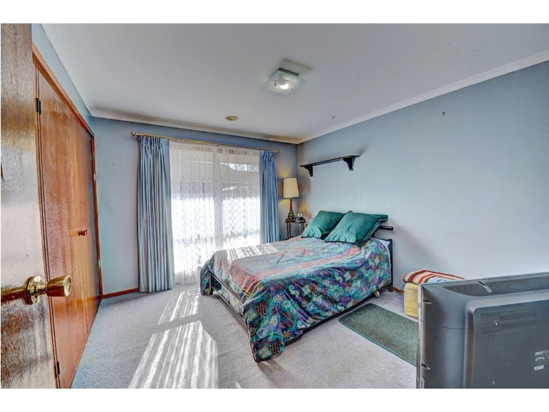 27 Molbray Street, Wendouree VIC 3355