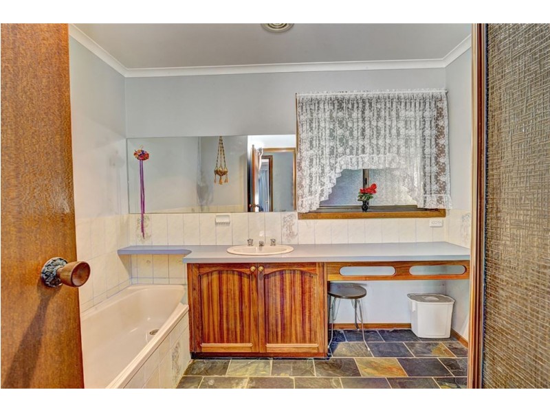 27 Molbray Street, Wendouree VIC 3355