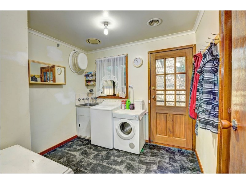 27 Molbray Street, Wendouree VIC 3355