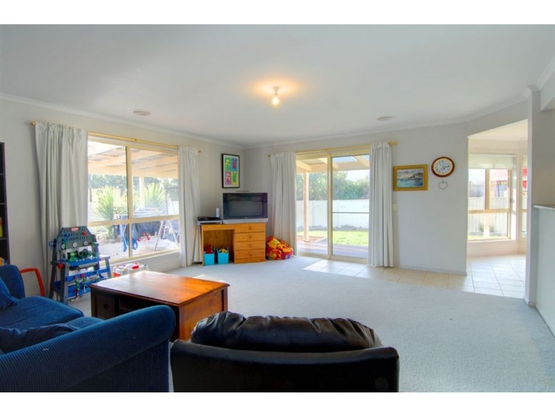 6 Osbourne Court, Miners Rest VIC 3352