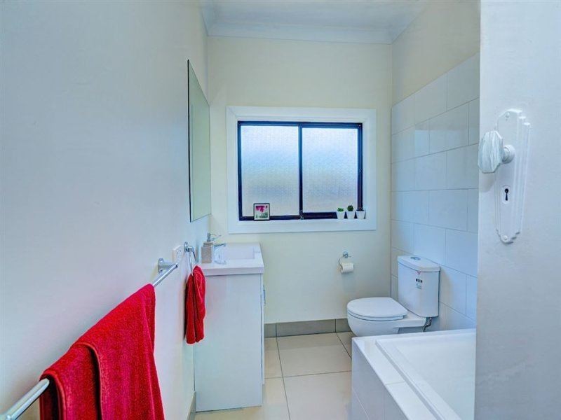 18 Salisbury Avenue, Newington VIC 3350