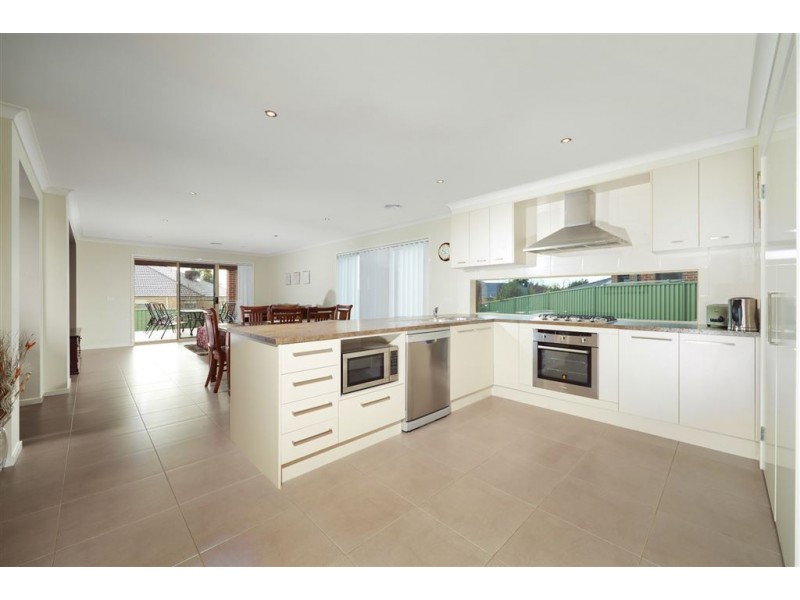 15 Waterside Close, Miners Rest VIC 3352
