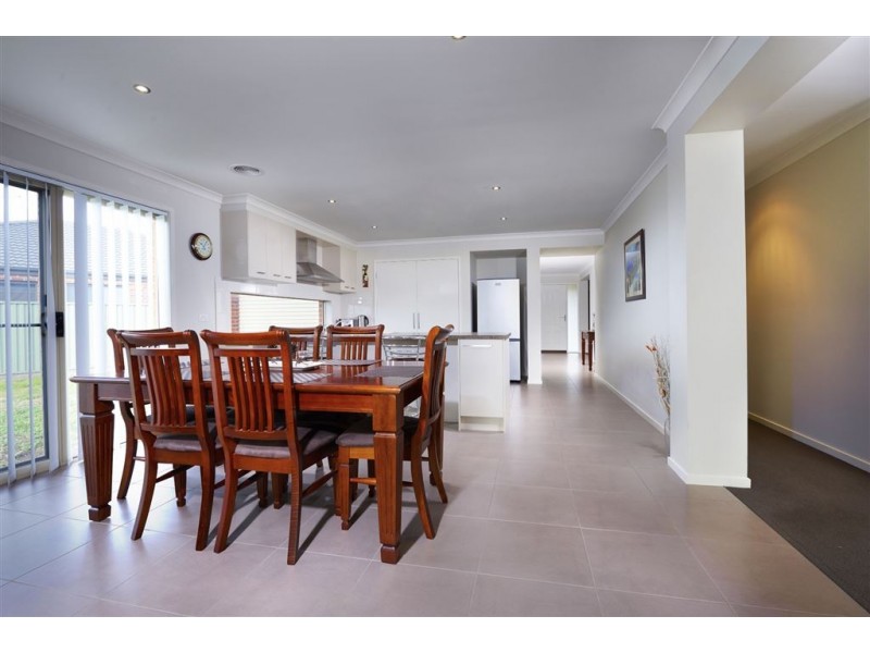 15 Waterside Close, Miners Rest VIC 3352