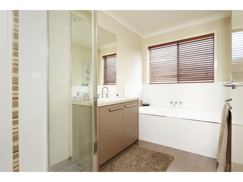 15 Waterside Close, Miners Rest VIC 3352