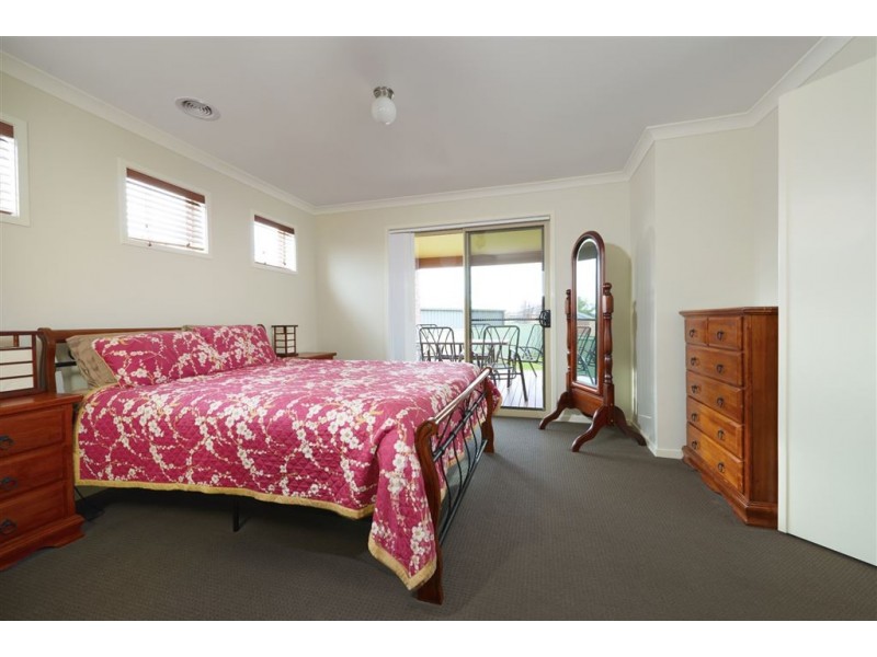 15 Waterside Close, Miners Rest VIC 3352