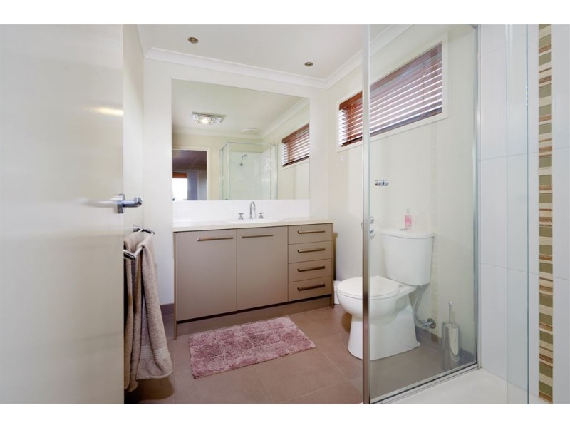 15 Waterside Close, Miners Rest VIC 3352