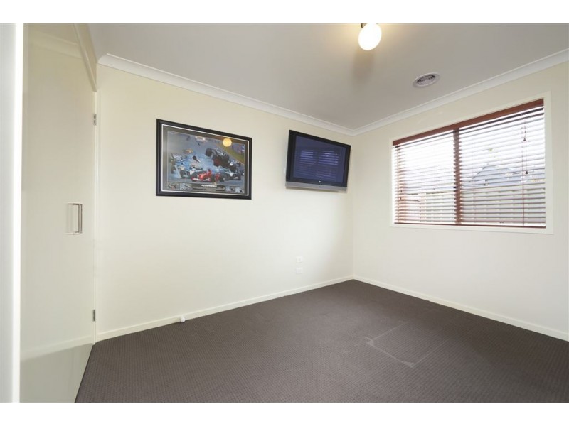 15 Waterside Close, Miners Rest VIC 3352