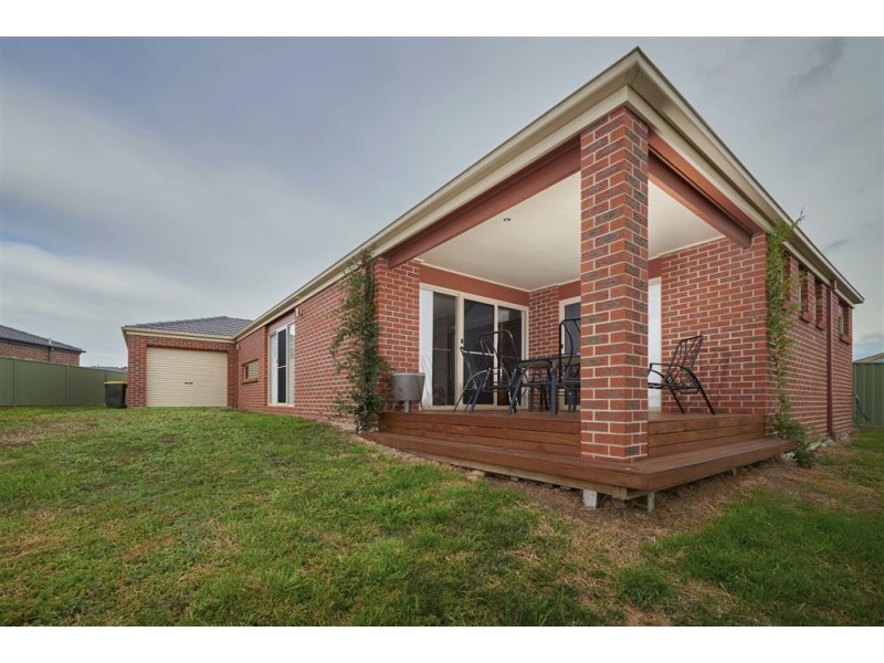 15 Waterside Close, Miners Rest VIC 3352