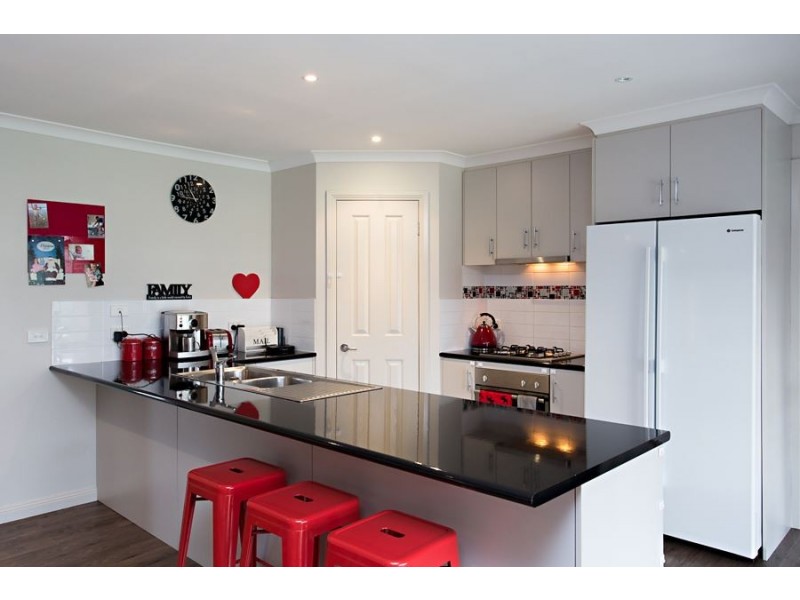 4 Therese Court, Miners Rest VIC 3352