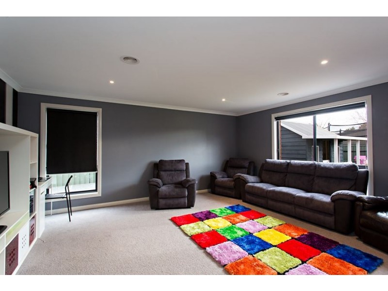 4 Therese Court, Miners Rest VIC 3352