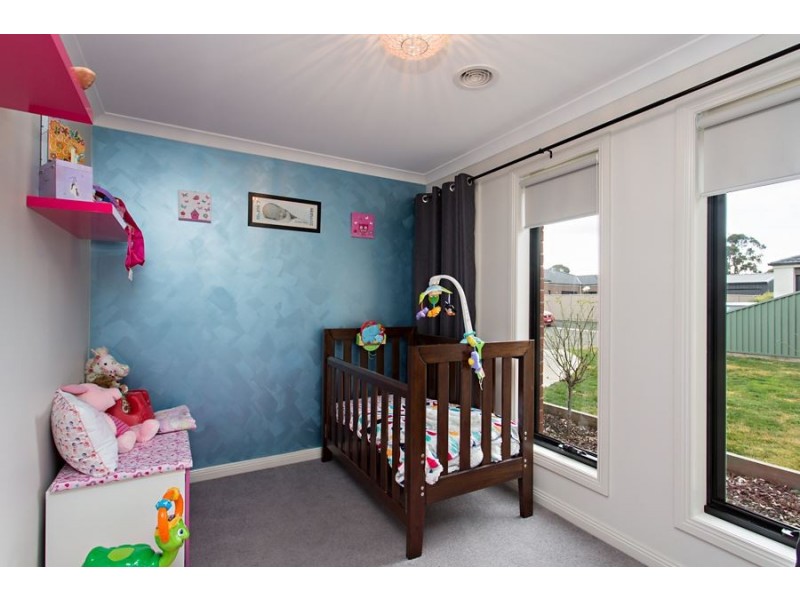 4 Therese Court, Miners Rest VIC 3352