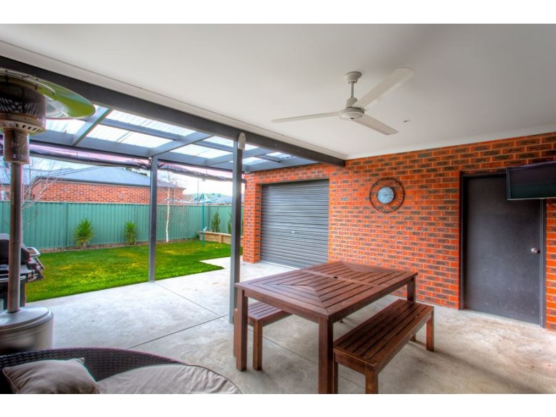 4 Therese Court, Miners Rest VIC 3352