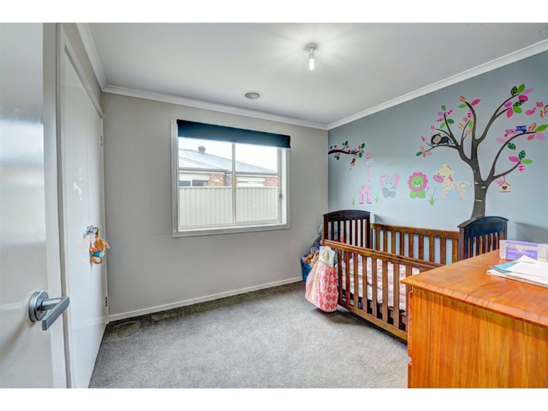 34 Oscar Drive, Sebastopol VIC 3356