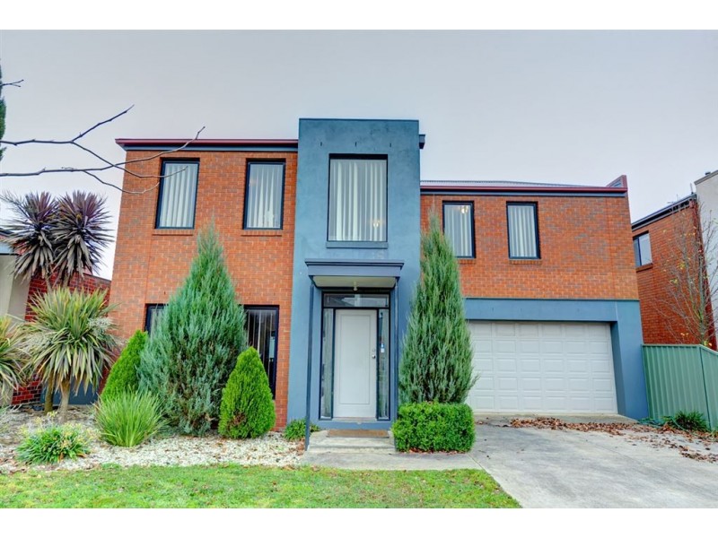 10 Ayrvale Avenue, Lake Gardens VIC 3355