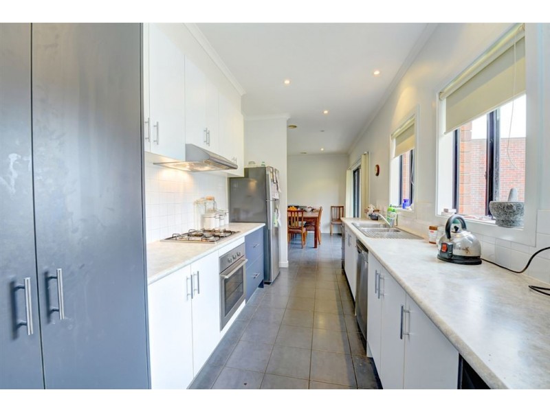 10 Ayrvale Avenue, Lake Gardens VIC 3355