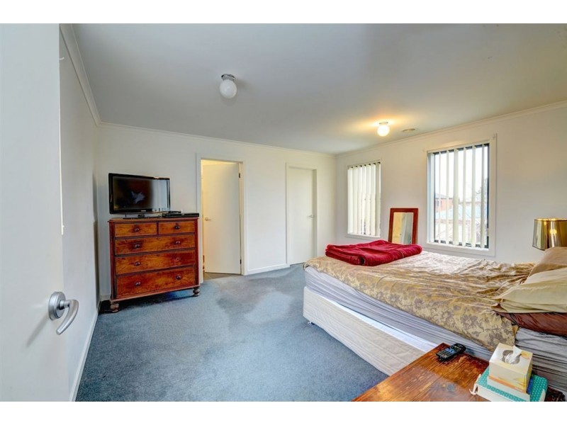 10 Ayrvale Avenue, Lake Gardens VIC 3355