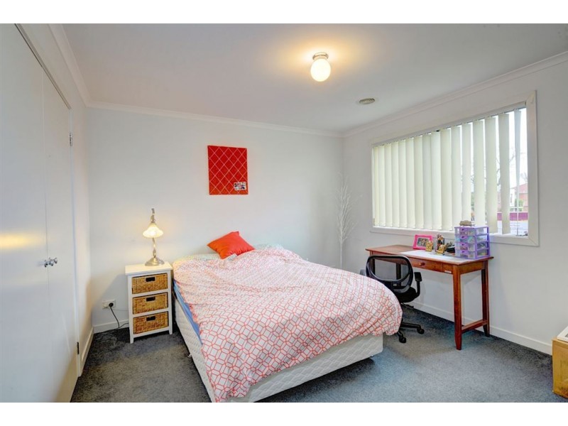 10 Ayrvale Avenue, Lake Gardens VIC 3355