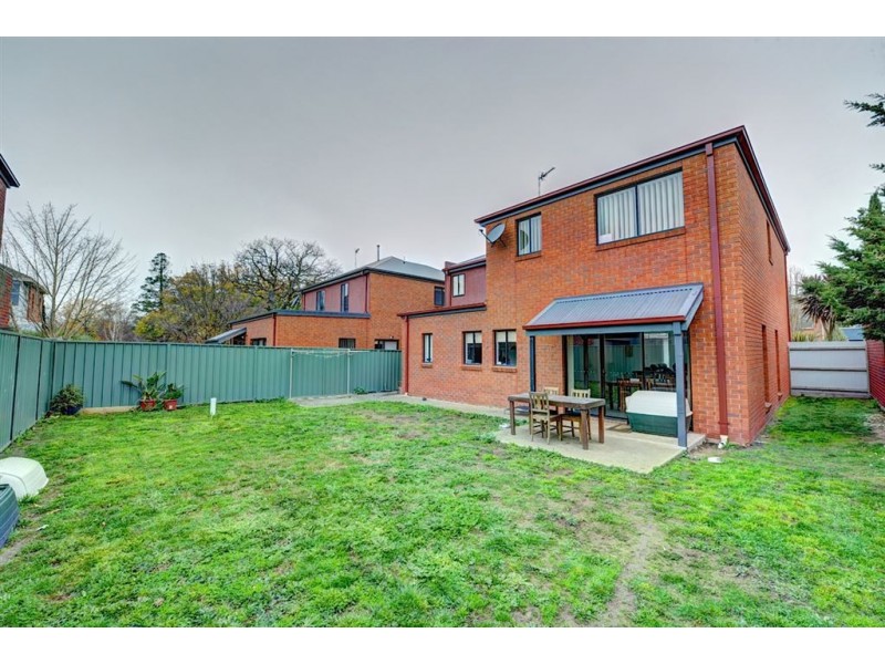 10 Ayrvale Avenue, Lake Gardens VIC 3355